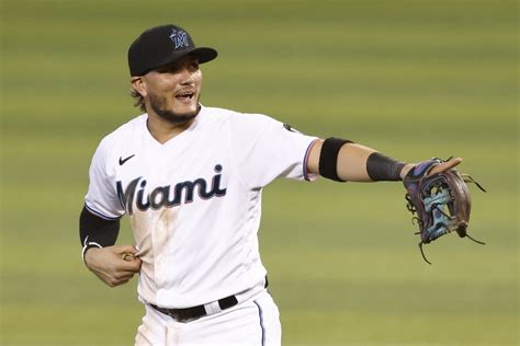 Brewers meet the Marlins with 1-0 series lead