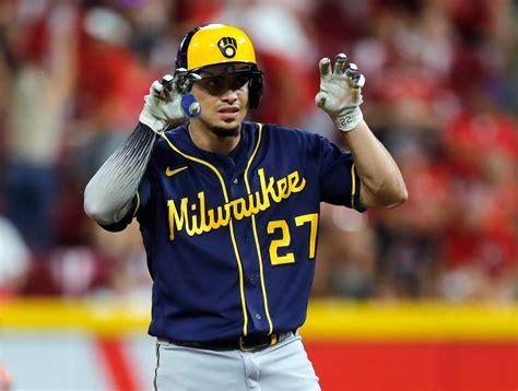 Brewers play the Reds leading series 1-0