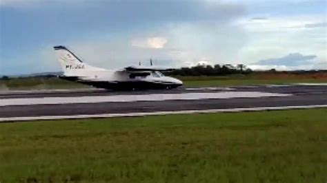 Brezilya''da uçak eksik tekerlekle iniş yaptı