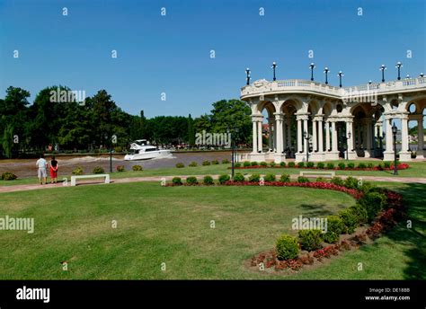 Brick house and bench hi-res stock photography and images - Alamy