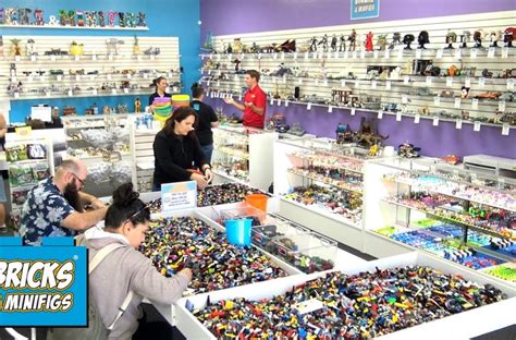 Bricks and Minifigs RETAIL - Gilbert Chamber