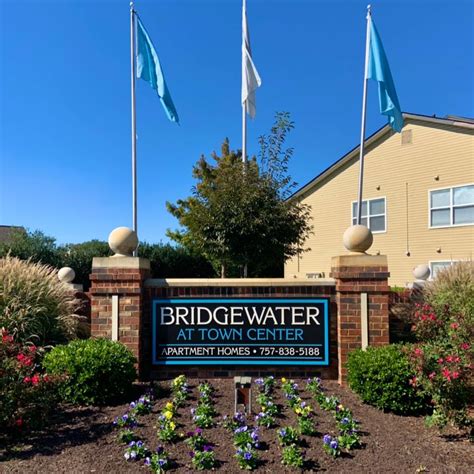 Bridgewater at Town Center Apartments in Hampton, VA offer