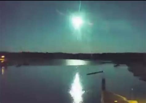Bright meteor caught on camera in Aurora
