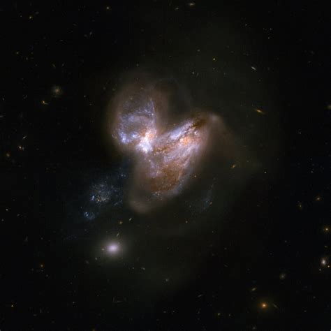 Brilliant Hubble photos show colliding galaxies Mashable