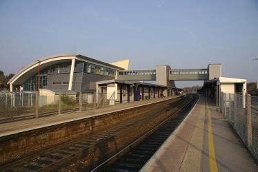 Bristol Parkway Station to Bristol Airport (BRS) - 5 ways to travel