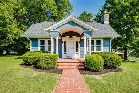 Bristol tn homes for sale by owner. The Home Interiors and Gift Company, also known as Home Interiors & Gifts, was acquired by Penny and Steve Carlile in 2008. The new owners merged it with their existing company, Home & Garden Party, to create the organization Celebrating Ho... 