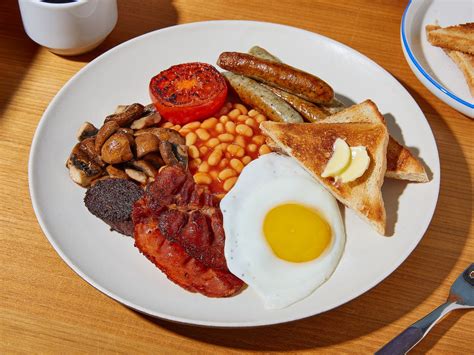 British breakfast. English Breakfast Tea pairs well with a variety of foods, making it a versatile beverage for different occasions. Some foods that complement the robust flavor of English Breakfast Tea include: Breakfast items: English Breakfast Tea is a classic choice to accompany traditional breakfast dishes such as eggs, bacon, sausage, black pudding, … 