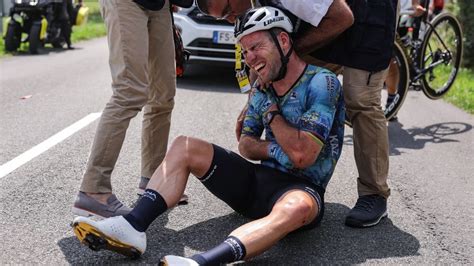 British rider Mark Cavendish crashes out of Tour de France