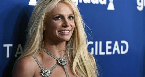 Britney Spears' odd knife dance prompts welfare check: Report