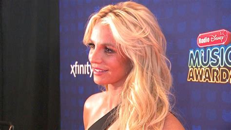 Britney Spears poses fully nude in bed - Page Six