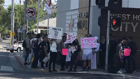 Britney spears twitter. 1M Followers.  Free Britney protesters outside the cou...