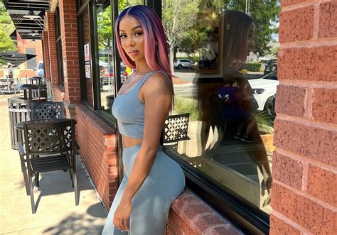 The fitness enthusiast was born on 26th February 1992 in Ocean Springs, Mississippi, USA. Hence, the age of Brittany Renner is Twenty-six (26) years old, as of 2018. We have no information about her father and mother but we will update.. Furthermore, Renner has two siblings Steven (brother) and Lexie (sister).She belongs to mixed ethnicity.The model attended Jackson State University.. 