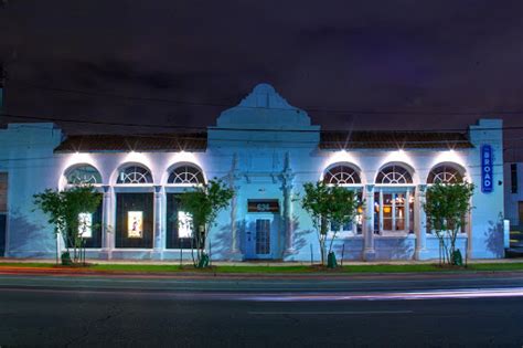 Broad theater new orleans. Oct 6, 2020 · The Broad Theater, a neighborhood cinema near Broad Street and Orleans Avenue, ... New Orleans, LA 70130 Phone: 504-529-0522 . News Tips: nolanewstips@theadvocate.com. Other questions: 