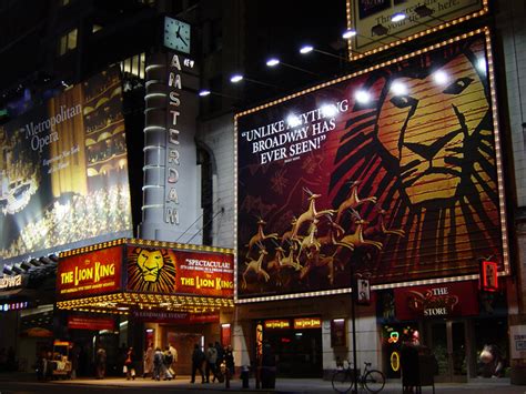 BroadwayWorld is a theatre news website based in New York City covering Broadway, Off-Broadway, regional, and international theatre productions. . Broadwaymessageboard