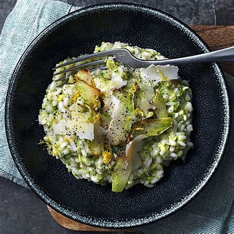 Broccolirisotto  tillsammans med citron.
