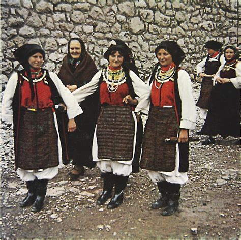 Broderier og smykker fra bosnien herzegovina, skive museum, sommeren 1974. - Aeon overland 125 180 hersteller werkstatt reparaturhandbuch.