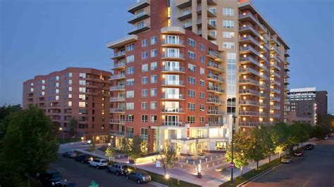 Broe pays $225M for Seasons apartment complex in Cherry Creek
