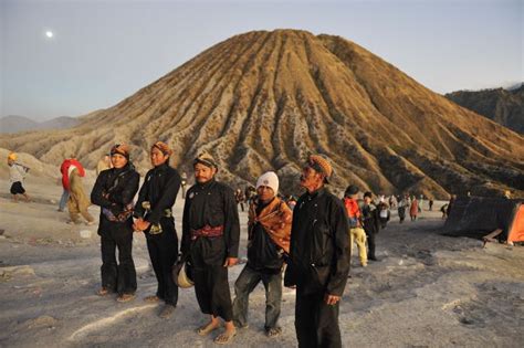 Bromoproject - Nganterin Orang Asli India ke Bromo, Indonesia