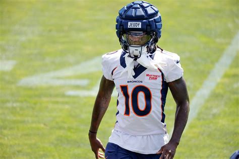 Broncos WR Jerry Jeudy carted off practice field with apparent right leg injury