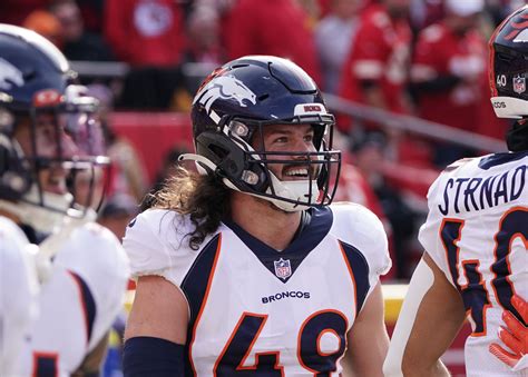 Broncos retaining LB Alex Singleton with three-year deal on first day of negotiating period