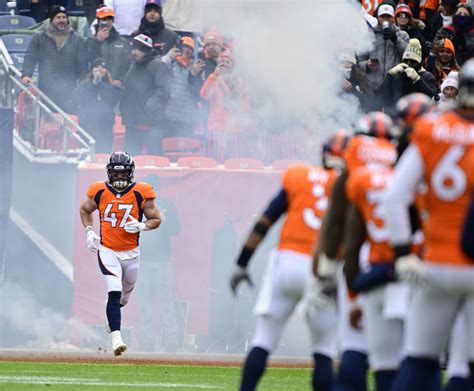 Broncos roundtable: Should Denver sell at the trade deadline even if they beat Kansas City for first time in 17 tries?