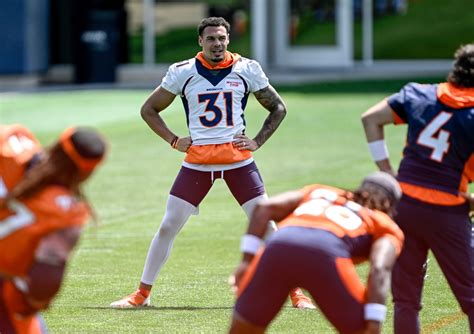 Broncos safety Justin Simmons misses practice due to hip injury