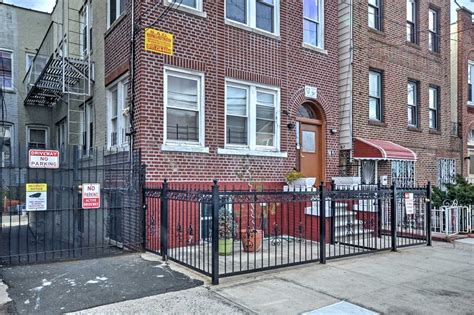 Bronx Vacation Rentals from $140: Search Short-Term Rentals