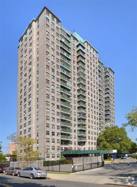 Bronx ny apartments for rent. The average rent for the Morris Park neighborhood of Bronx, NY is , but rentals range from as little as $1,381 to as much as $2,052 depending on the rental style. What is the average rent of a Studio apartment in Morris Park, NY? 