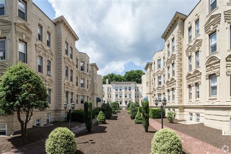 Brookline apartments for rent. Browse 925 listings of apartments for rent in Brookline MA, with prices ranging from $2,271 to $6,950. Filter by home type, space, amenities, move-in date, and more. 