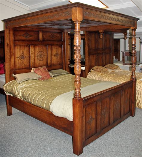 Brooklyn Michigan~Wooden Post Bed~Cooper Room in Walker …