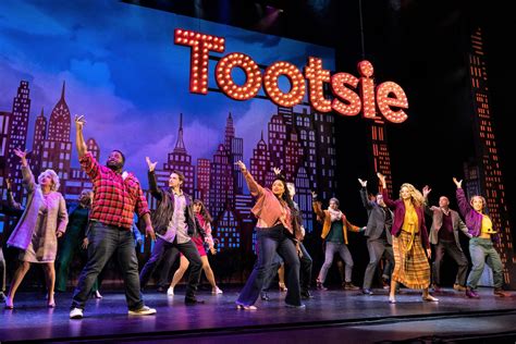 Brought from the big screen to the Orpheum stage, ‘Tootsie’ shows its age