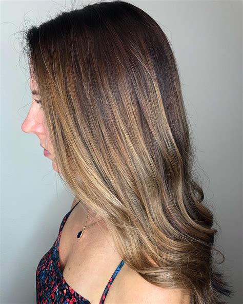 Brown lowlights. Scroll down for cute highlights for brown hair that turn brrr into brrr-ightening: Fall/Winter 2017 Color Update: Cute Highlights for Brown Hair Subtle pink tones help enliven a medium brown shade. Photo courtesy of Hannah Edelman 1. Chocolate Mauve 