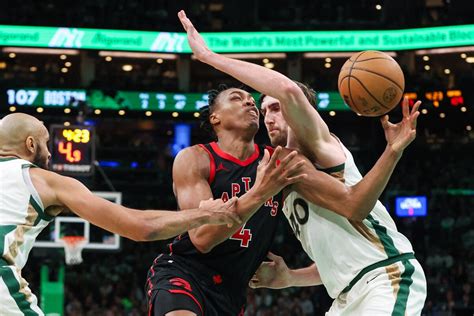 Brown scores 31 points, sets up Kornet’s tiebreaking basket as Celtics beat Raptors 120-118