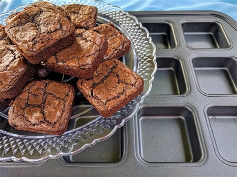 Brownies in pampered chef brownie pan. Make no-bake brownie batter bars filled with chocolate and coconut oil when you can't bare to turn on your oven during the warmer months. IE 11 is not supported. … 