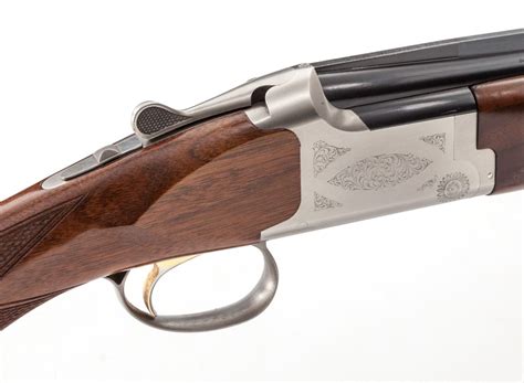 Citori Gran Lightning 16 Gauge. Discontinued 2022 SHOT Show Special – Over and under shotgun with 16 gauge sized receiver and broad coverage engraving with gold accents. Oil finish, Grade V/VI walnut stock with round grip, lightning style grip. Three black extended Midas Grade choke tubes included. Ideal for hunting and sporting clays.
