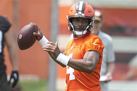 Browns QB Deshaun Watson practices after missing 2 games with a shoulder injury; could face Colts