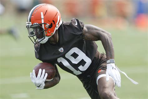 Browns WR Marquise Goodwin to miss start of training camp with blood clots in legs, lungs