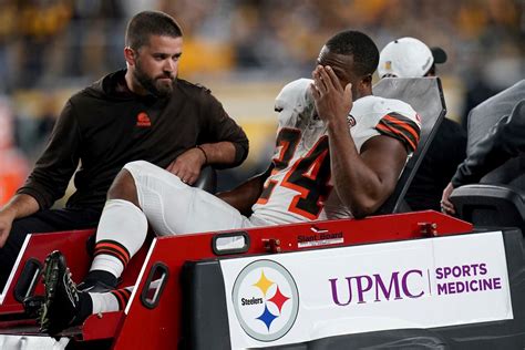 Browns star Nick Chubb to undergo surgery on season-ending knee injury sustained against Steelers