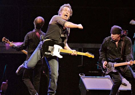 Bruce Springsteen postpones San Francisco concerts due to illness