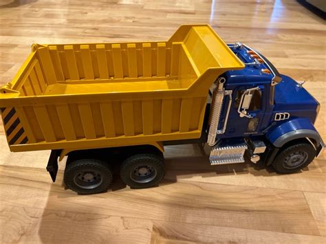 Bruder 02815 MACK Granite Dump Truck for …