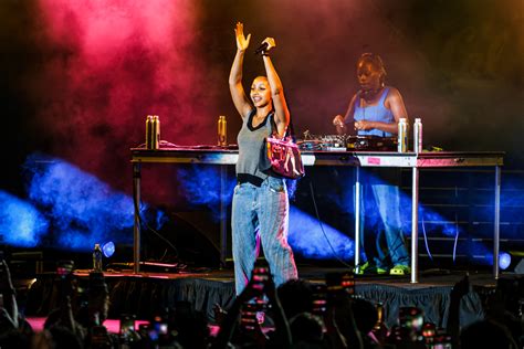 Sep 25, 2019 · DaBaby, the other headliner for Bruin Bash 2019, encouraged the audience to use their built-in flashes on their phones as concert lights early on in his performance. (Daniel Leibowitz/Daily Bruin) . 
