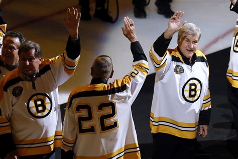 Bruins’ 1970 and 1972 Stanley Cup winners finally raise banner to rafters