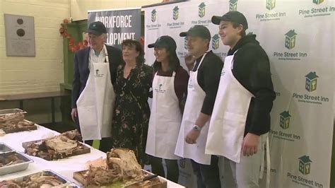 Bruins defenseman Charlie McAvoy, local leaders continue tradition of giving back on Thanksgiving at Pine Street Inn