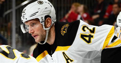 Bruins endorse Backes after he