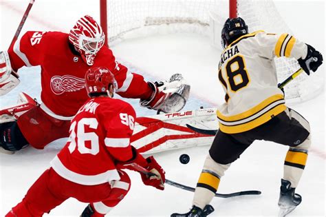 Bruins get back on winning track against Wings with 4-1 win