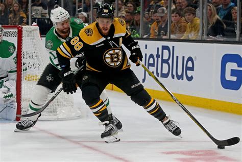 Bruins grind out 3-1 win over Chicago in 2023-24 season opener