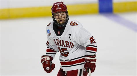 Bruins ink former Harvard center John Farinacci to a two-year contract
