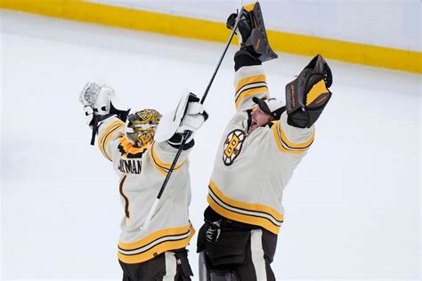 Bruins knock off Leafs, 3-2, in shootout