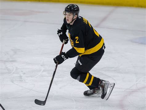Bruins sign top defense prospect Mason Lohrei