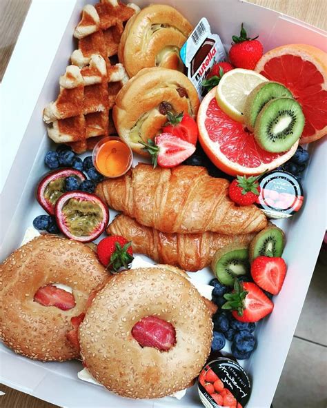 Brunch box. Sep 27, 2023 · For Kim Hewitt, the Brunch Box is a manifestation of her childhood dreams to 'be something' and to give back to her community. Third Ward’s Kim Hewitt started a business called The Brunch Box ... 